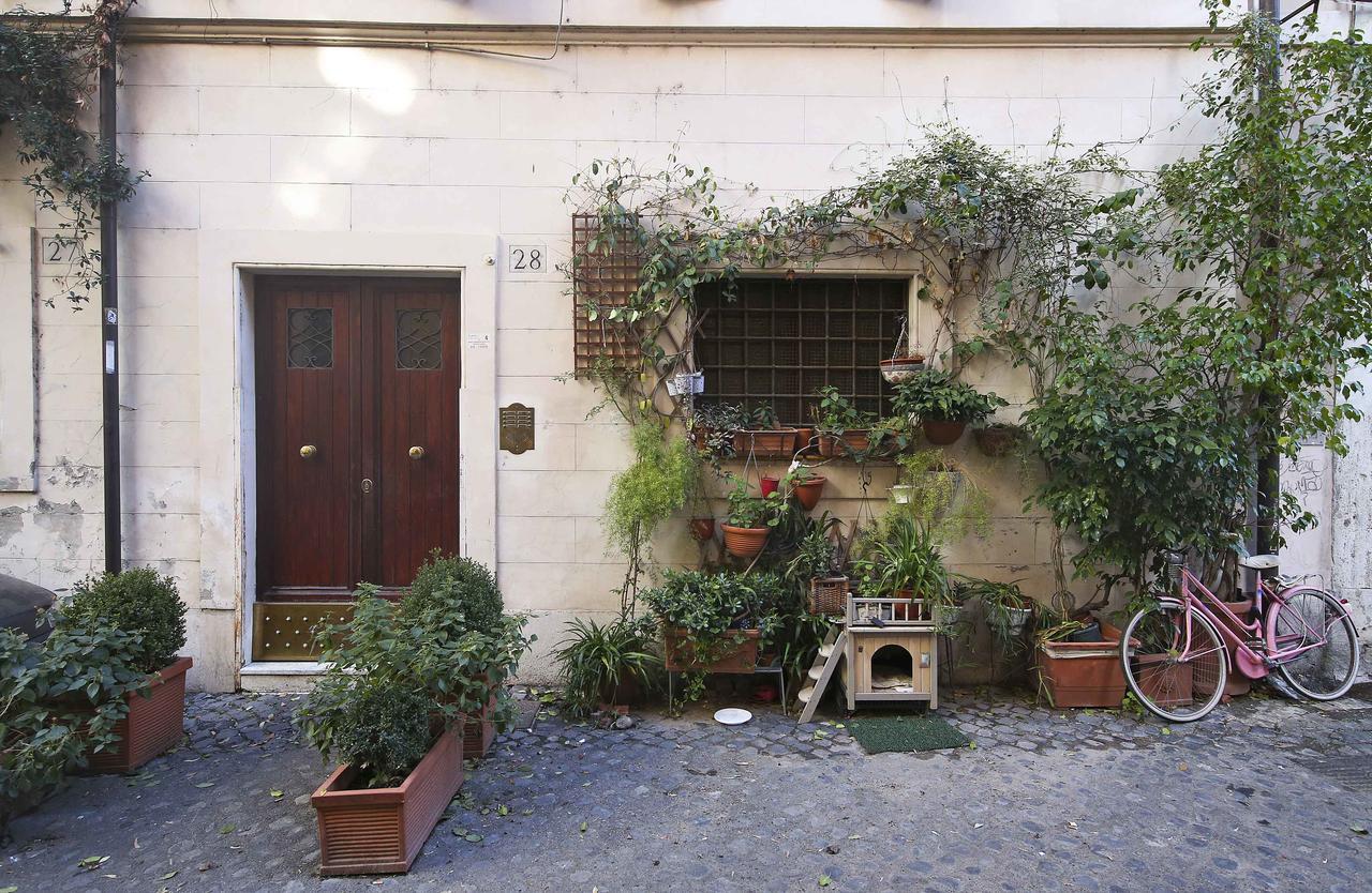 Leopardo 28 - Loft In Trastevere โรม ภายนอก รูปภาพ